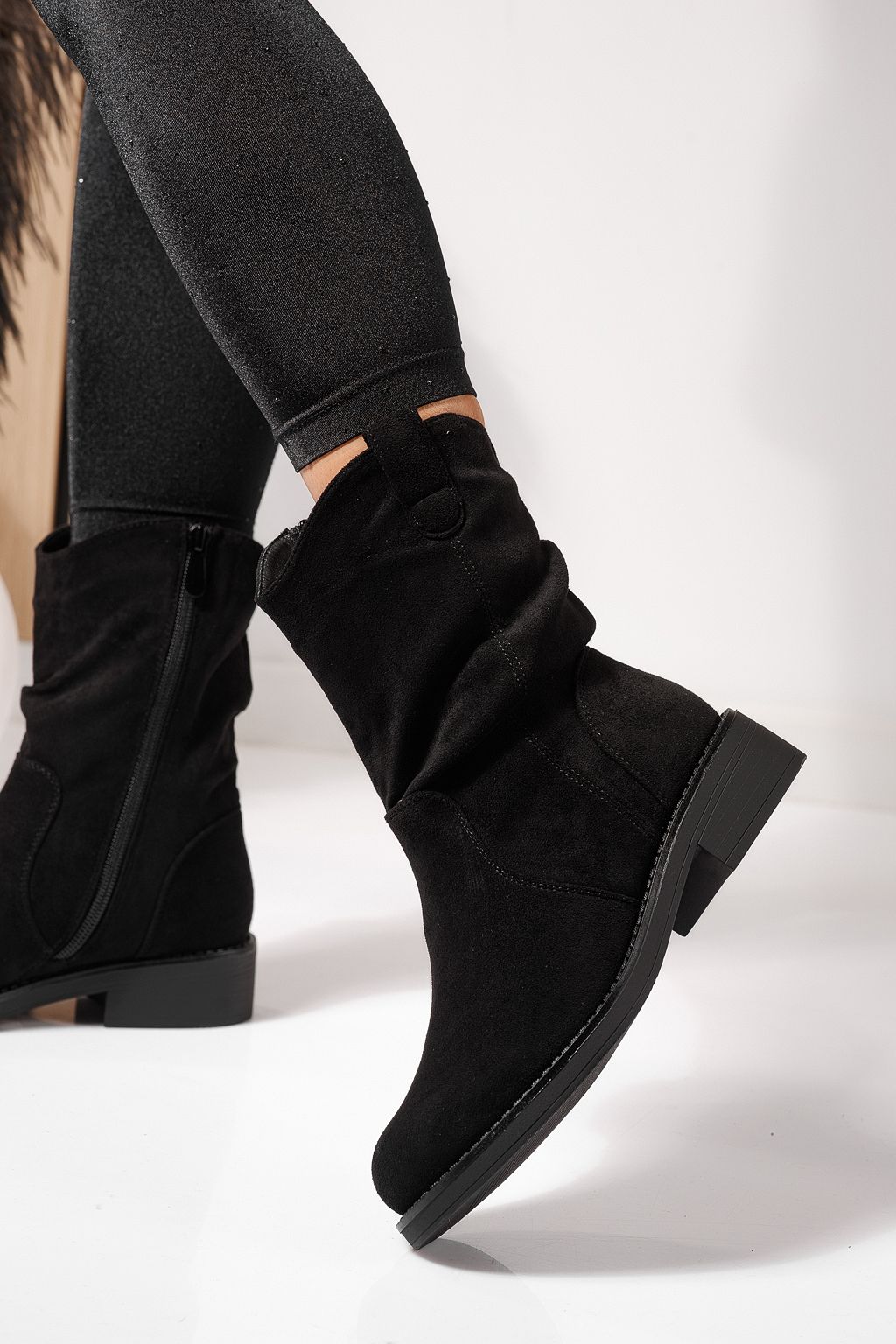 Női szőrmével bélelt csizma fekete öko bőrből készült Lumi #23091