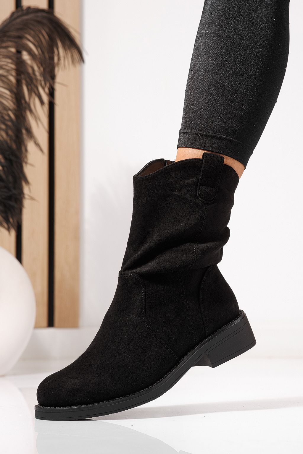 Női szőrmével bélelt csizma fekete öko bőrből készült Lumi #23091