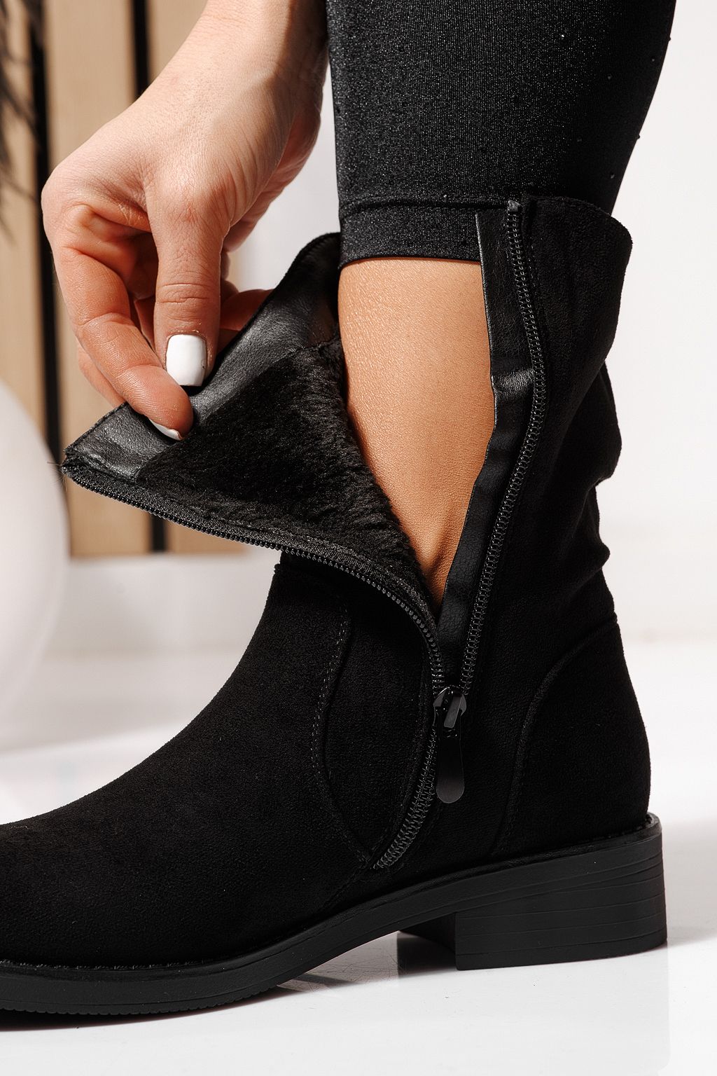 Női szőrmével bélelt csizma fekete öko bőrből készült Lumi #23091