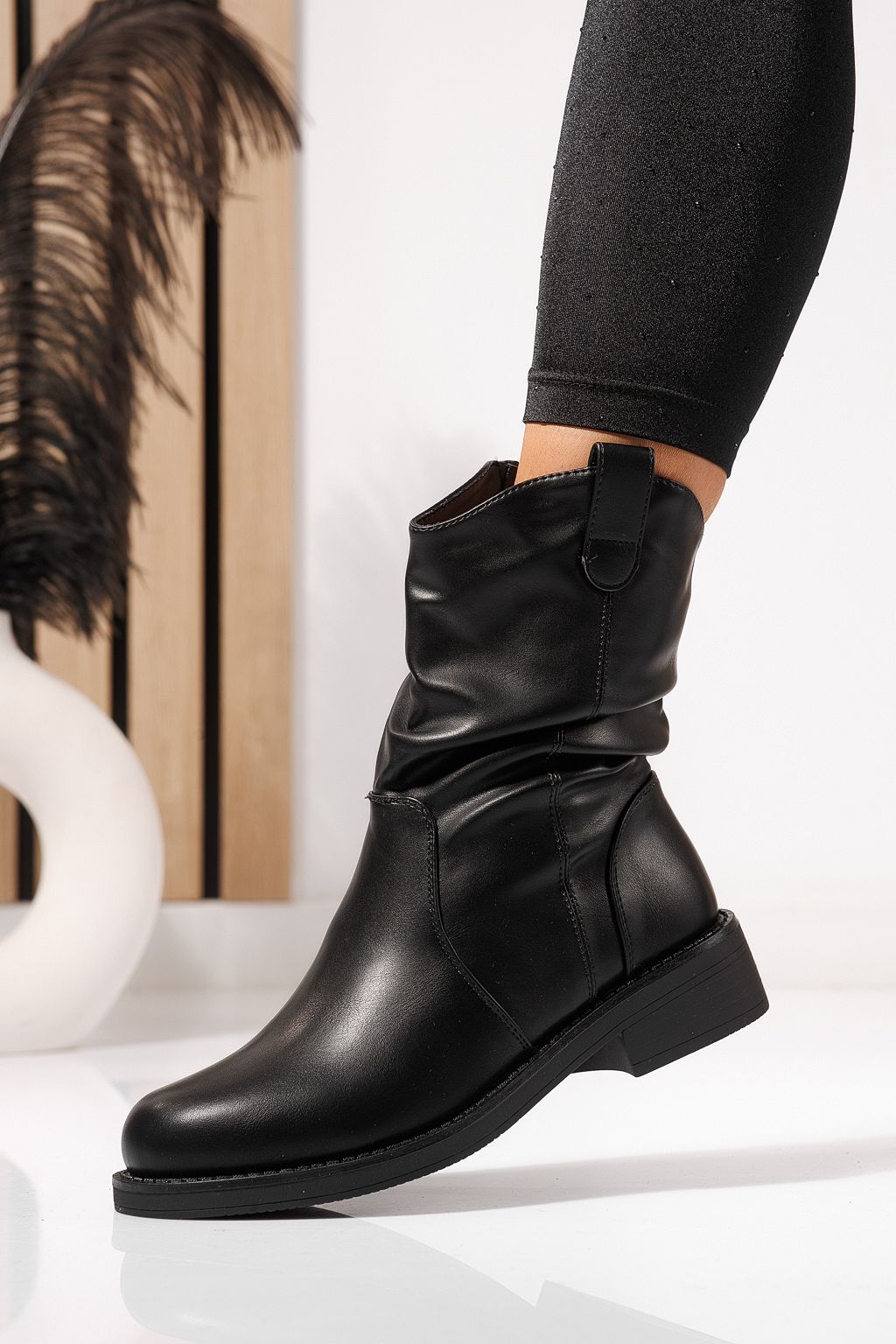 Női szőrmével bélelt csizma fekete öko bőrből készült Lorelai #23092