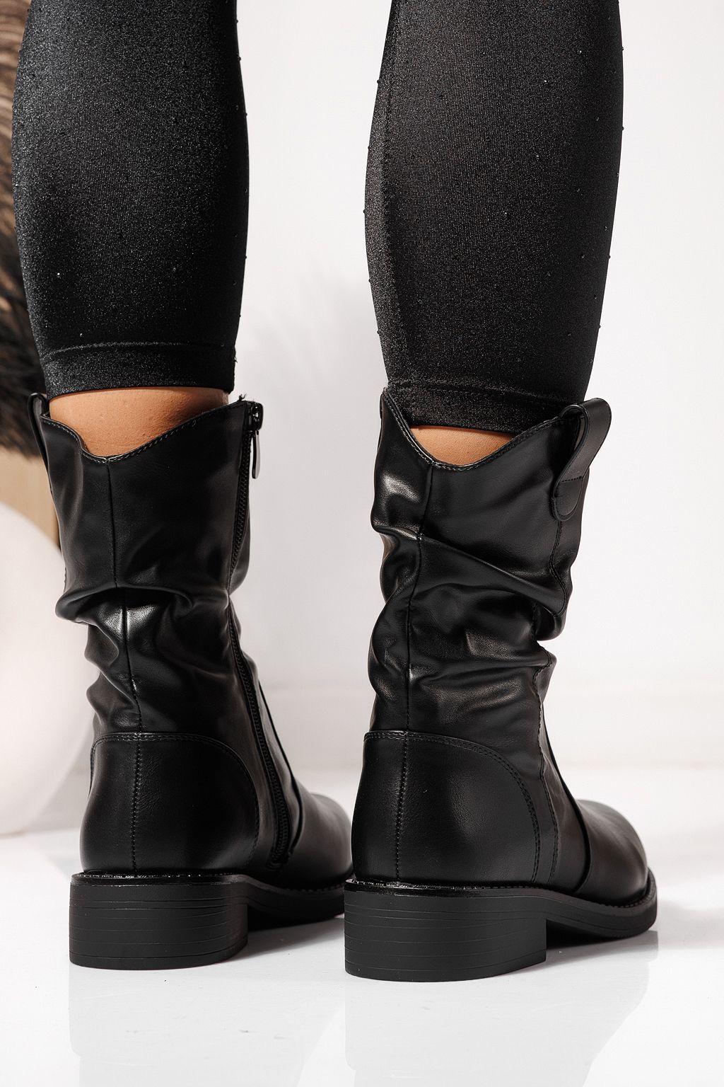 Női szőrmével bélelt csizma fekete öko bőrből készült Lorelai #23092