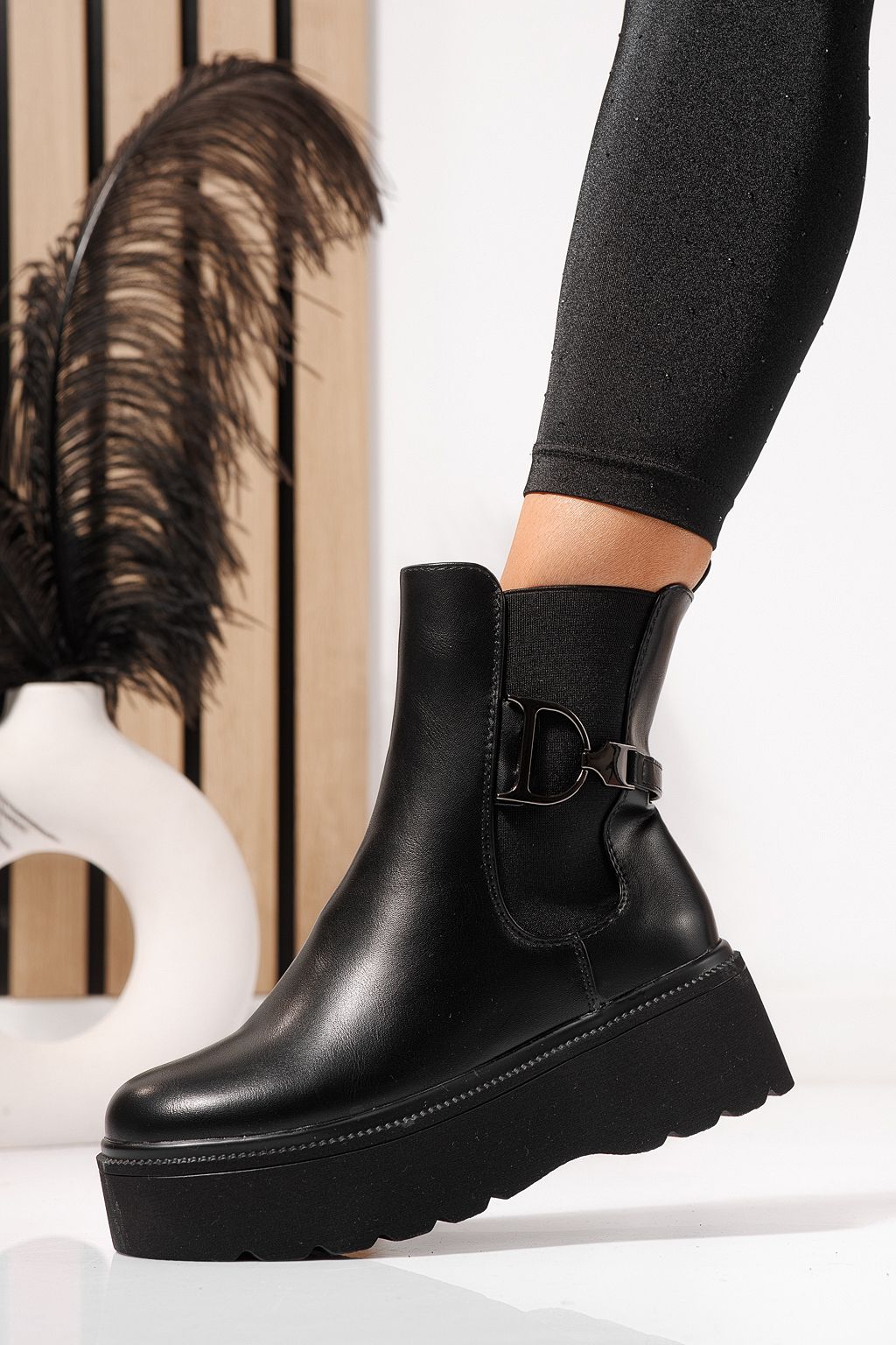 Női szőrmével bélelt csizma fekete öko bőrből készült Dalia #23074