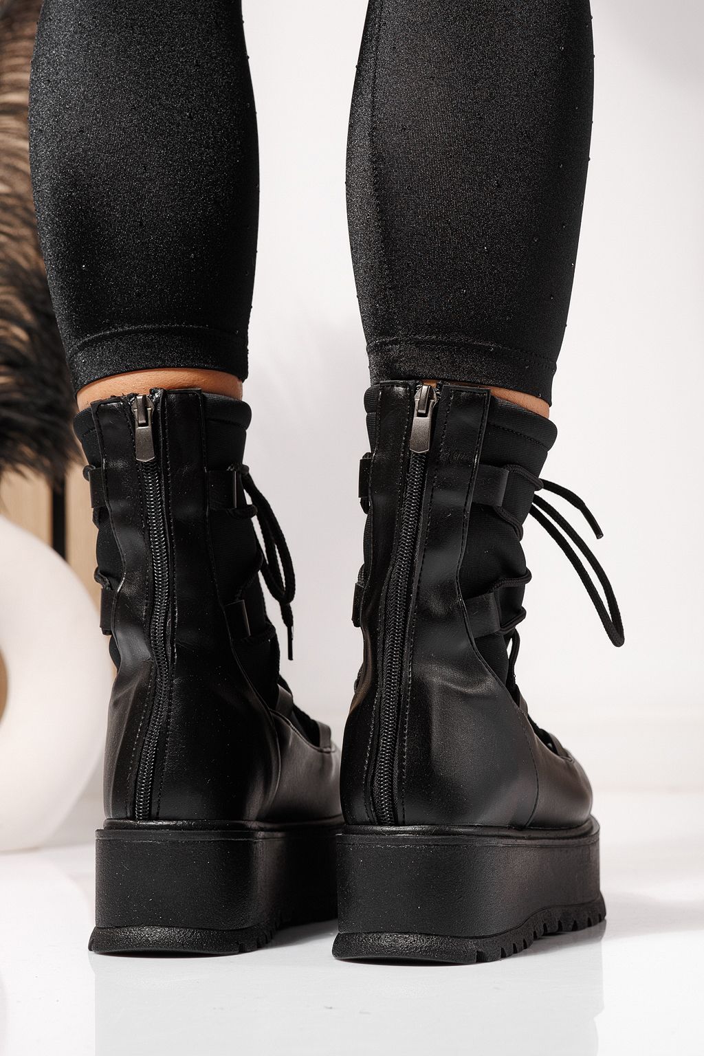 Női bélelt csizma fekete öko bőrből készült Yvette #23163