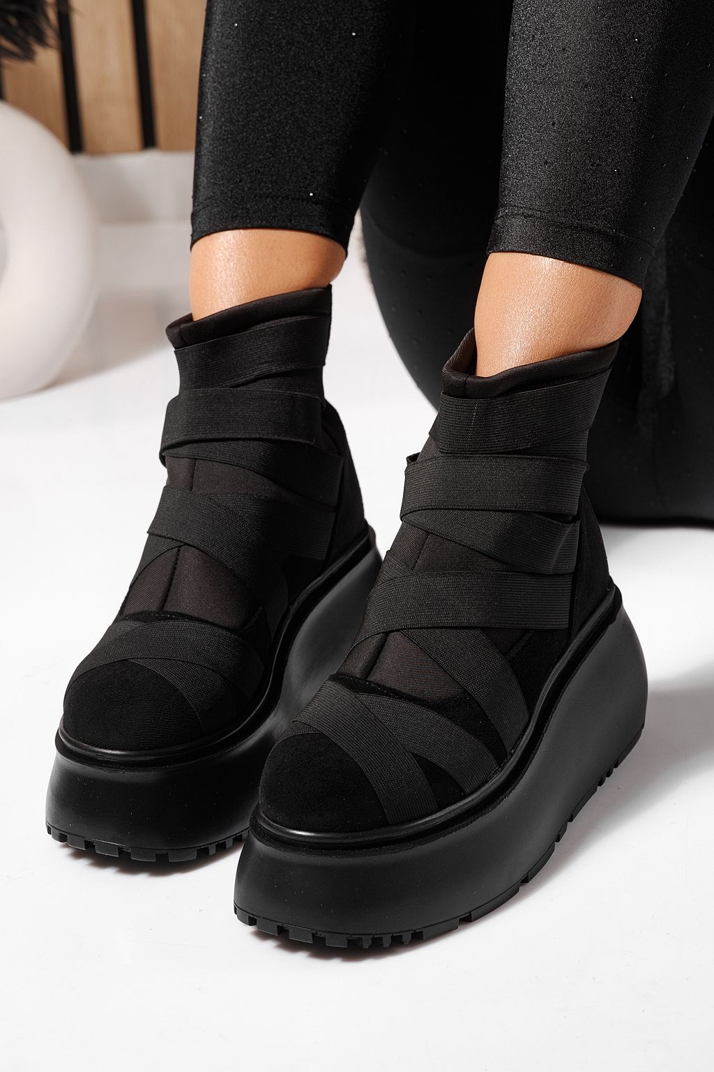 Női bélelt csizma fekete öko bőrből készült Ines #23166