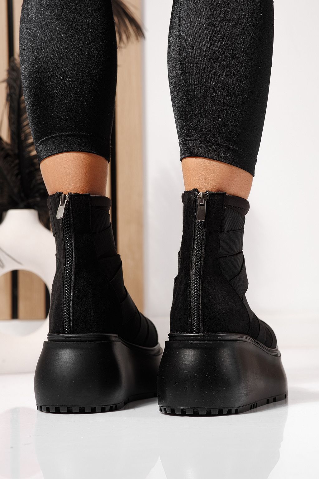 Női bélelt csizma fekete öko bőrből készült Ines #23166