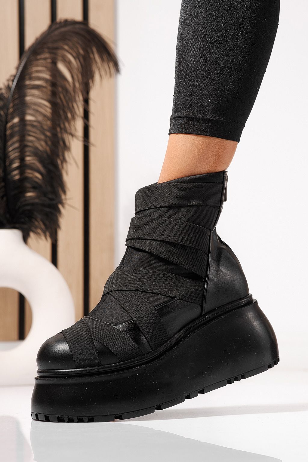 Női bélelt csizma fekete öko bőrből készült Ines #23167