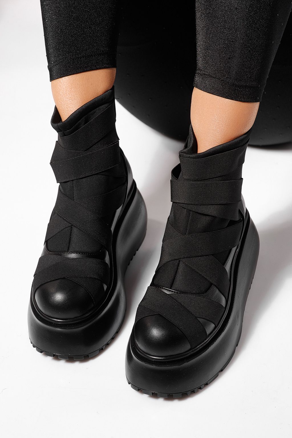 Női bélelt csizma fekete öko bőrből készült Ines #23167