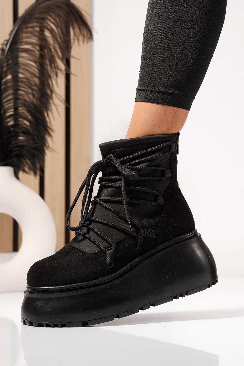 Női bélelt csizma fekete öko bőrből készült  szürked Ingrid #23165