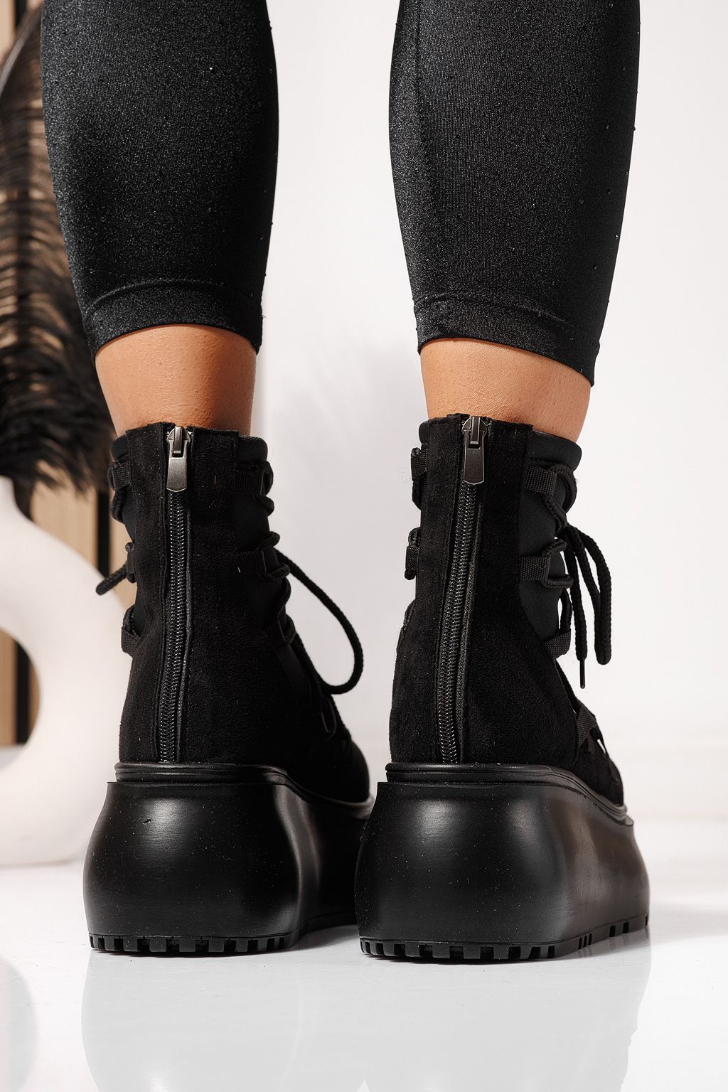 Női bélelt csizma fekete öko bőrből készült  szürked Ingrid #23165