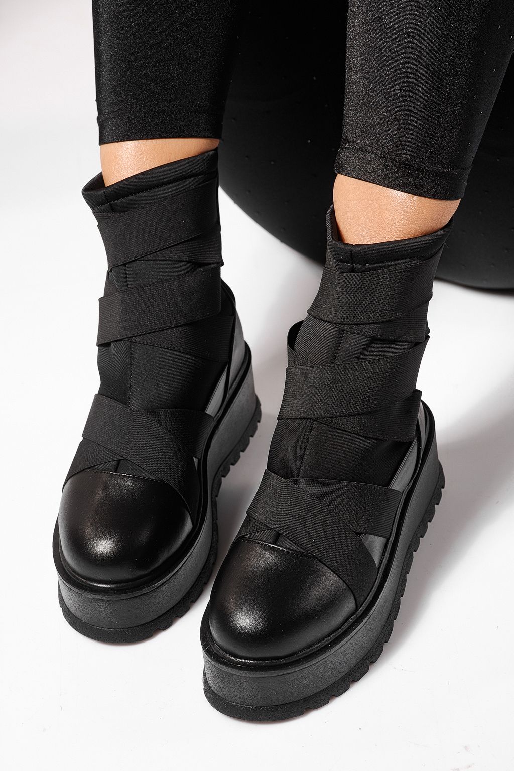 Női fekete, bélelt csizma ekológikus bőrből Ellis #23173