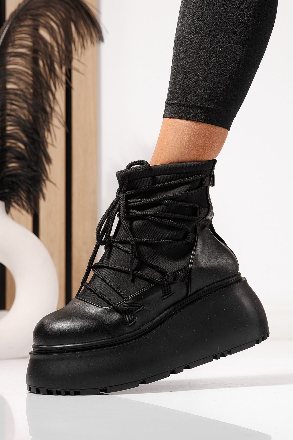 Női bélelt csizma fekete öko bőrből készült szürked Ingrid #23164