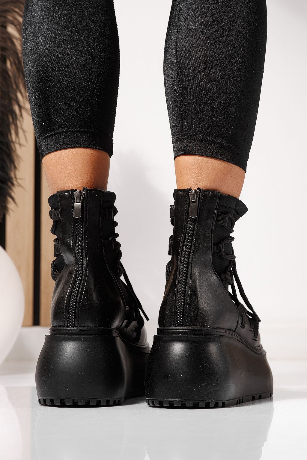 Női bélelt csizma fekete öko bőrből készült szürked Ingrid #23164