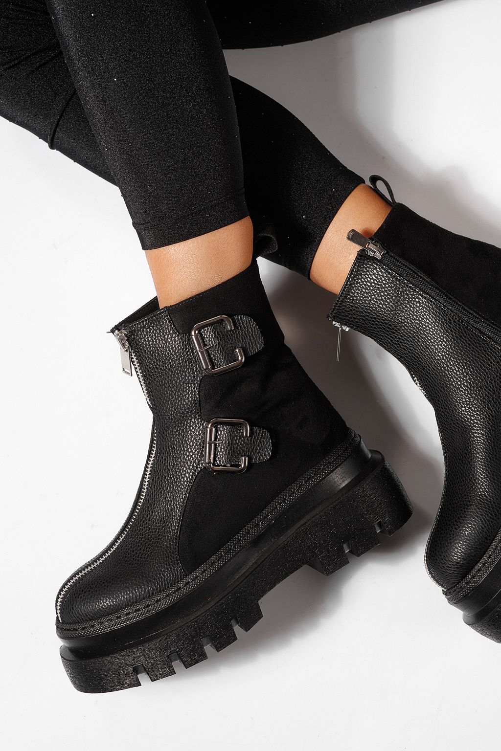 Női fekete, bélelt csizma ekológikus bőrből Eniko #23171