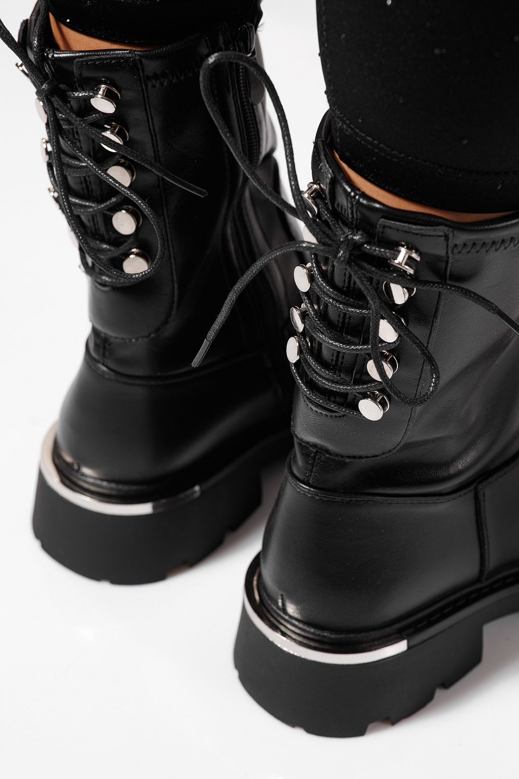 Női bélelt csizma fekete öko bőrből készült Evelyn #23076