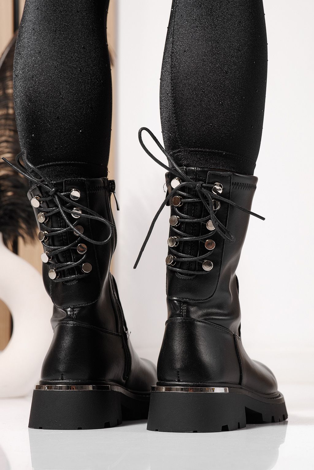 Női bélelt csizma fekete öko bőrből készült Evelyn #23076