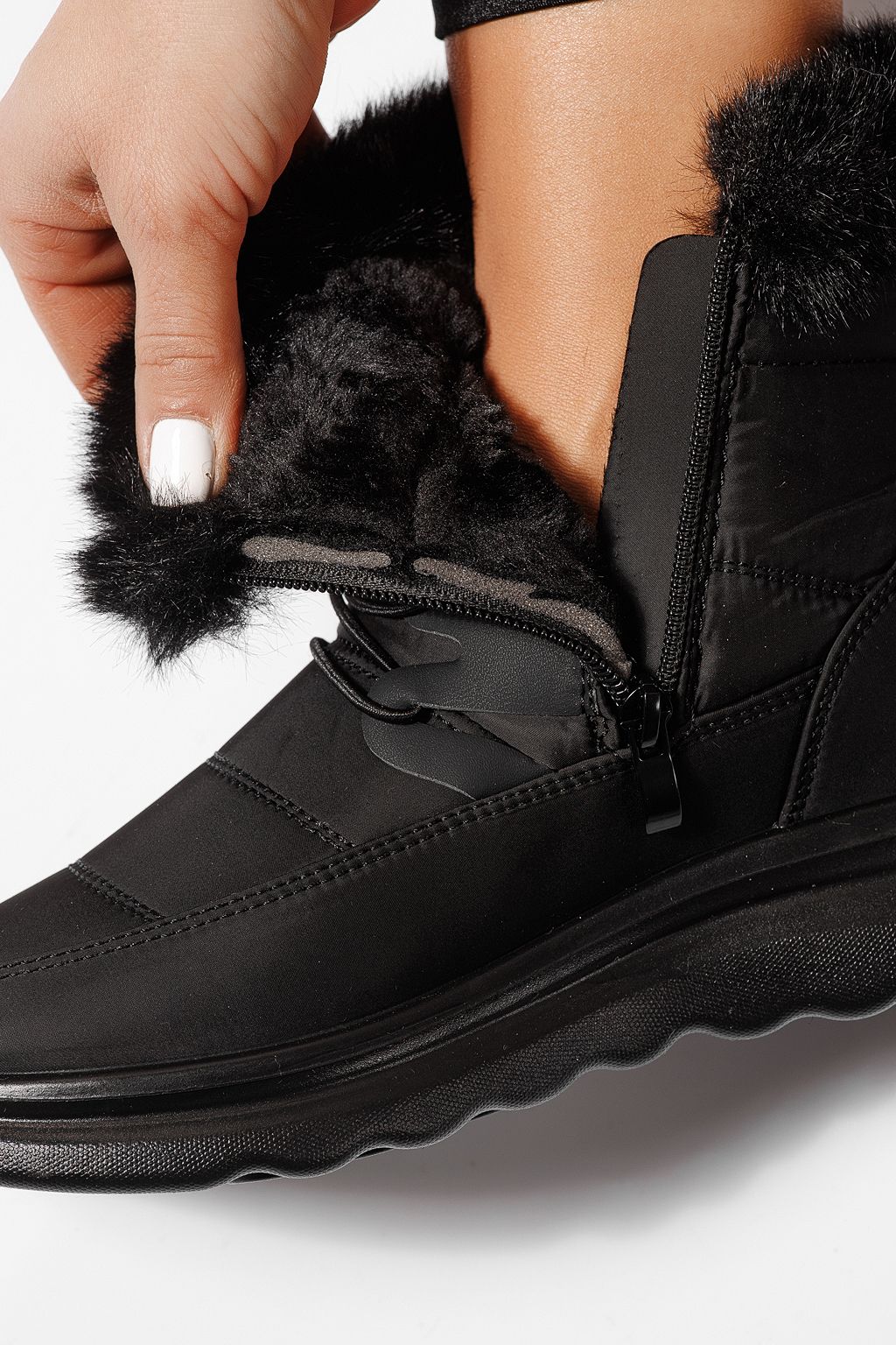 Női szőrmével bélelt csizma fekete susogós anyagból Alice #23064