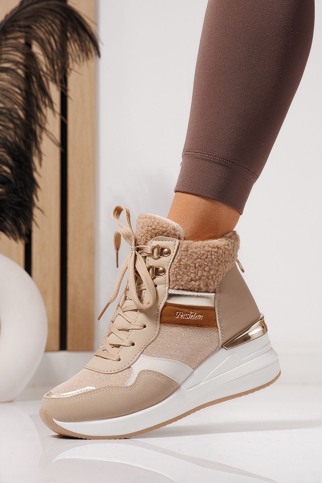 Női bélelt csizma khaki öko bőrből készült Ariana #23059