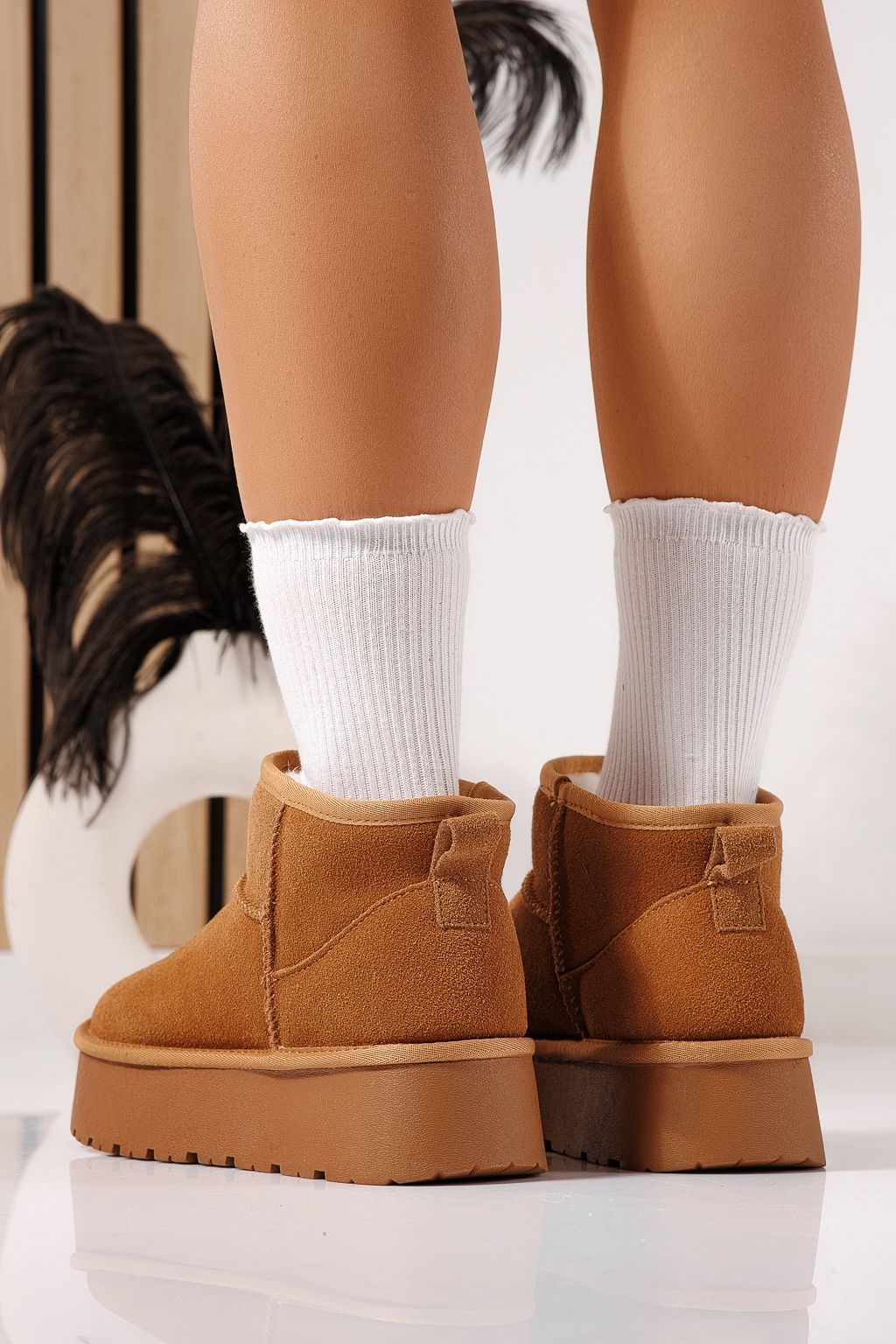 Női rövid csizma szőrmével UG Barna természetes velúr bőrből készült Sabina #23155