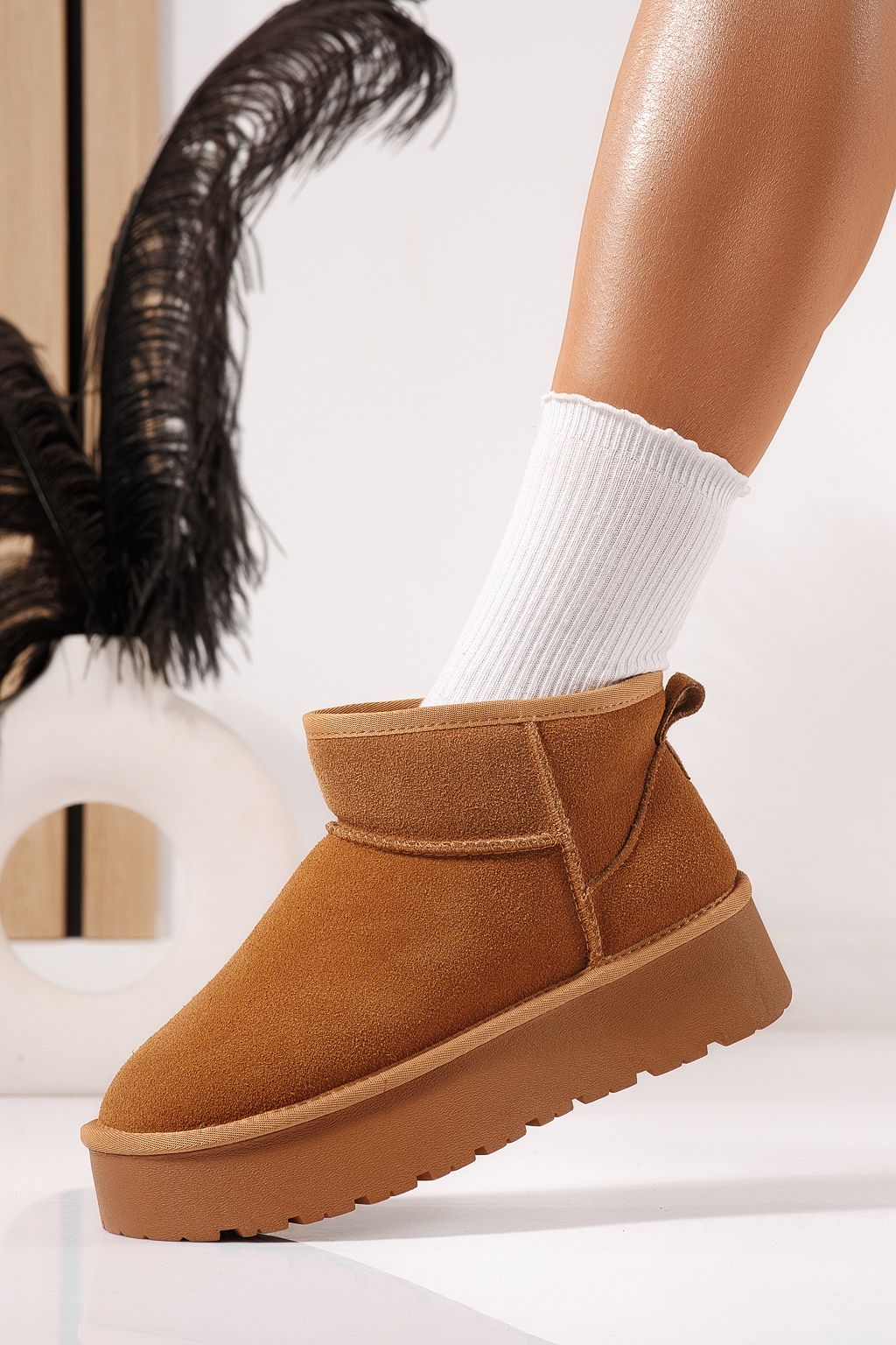 Női rövid csizma szőrmével UG Barna természetes velúr bőrből készült Sabina #23155