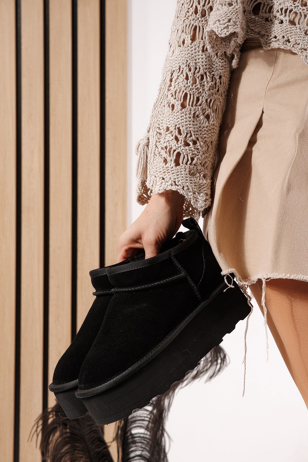 Női rövid csizma szőrmével UG fekete természetes bőrből készült Zina #23158