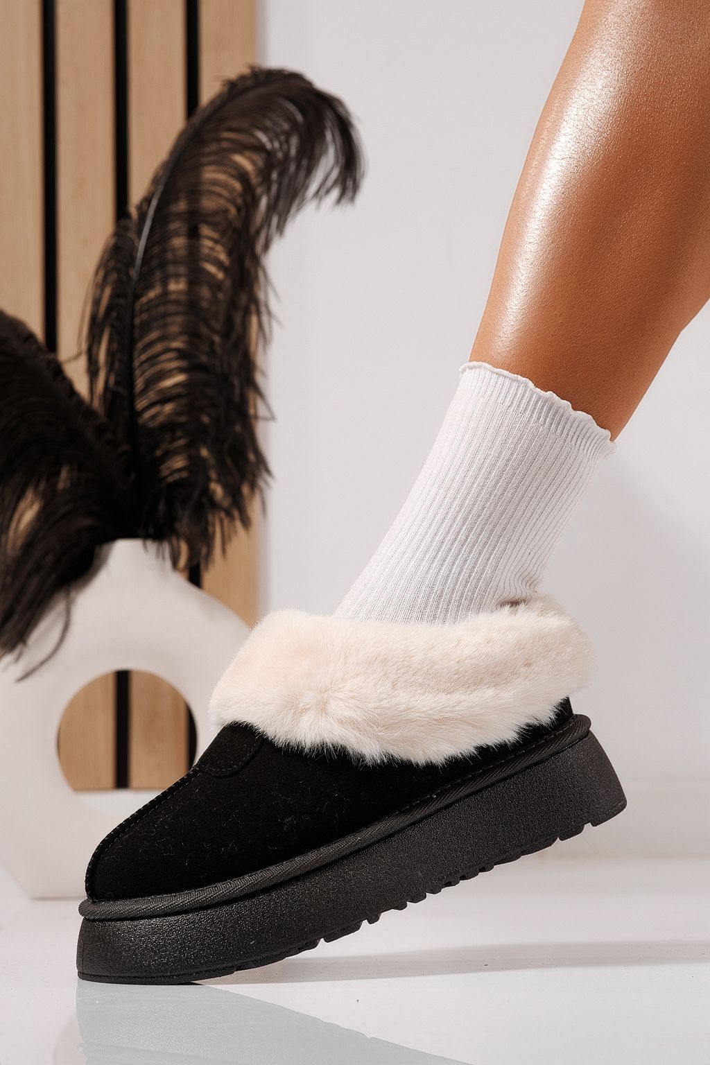 Női szőrmével bélelt csizma  Ug fekete öko bőrből készült Antonia #23061