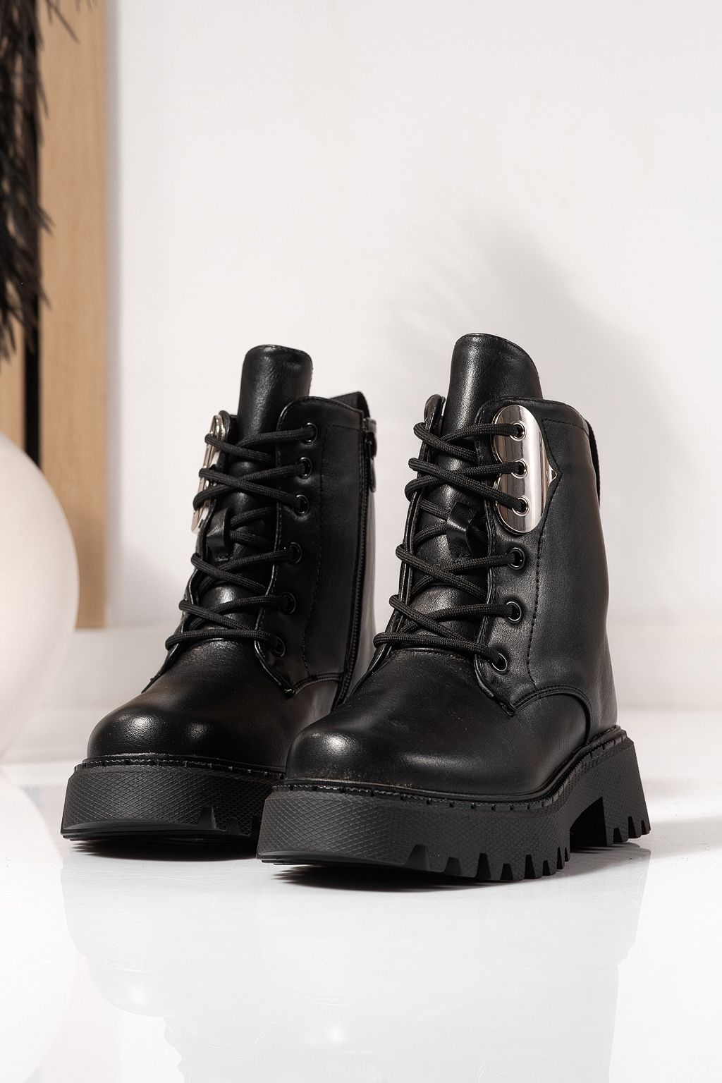 Lányka fekete szőrmével bélelt csizma ekológikus bőrből Alina #23178