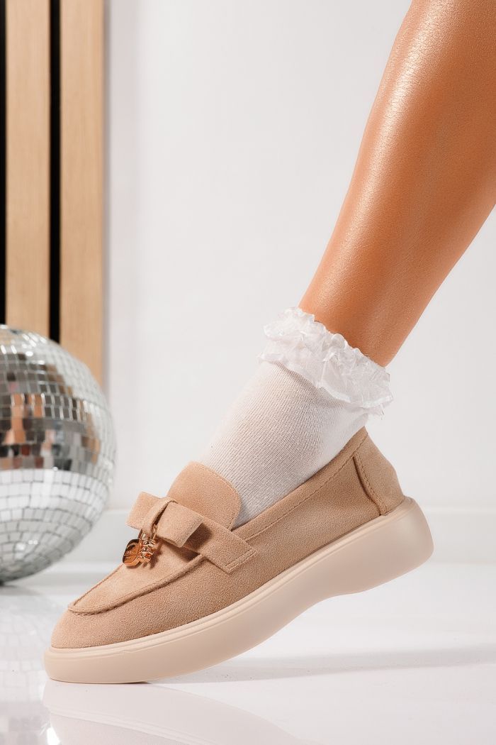 Női bézs színű ekológikus bőrből készült velúr alkalmi cipő Enisse #24085