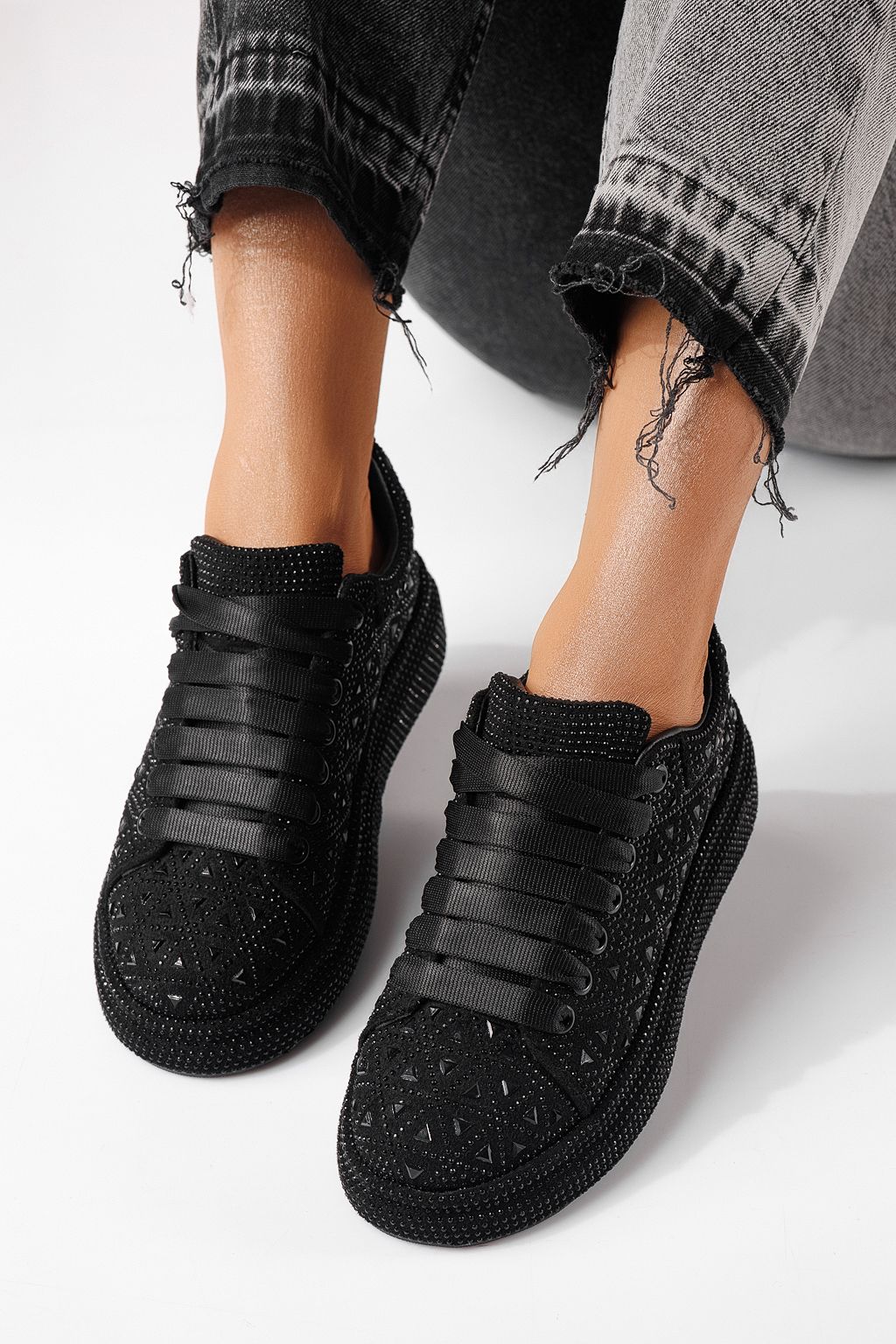 Női sportcipők fekete környezetbarát velúr bőrből készült Iris #24113