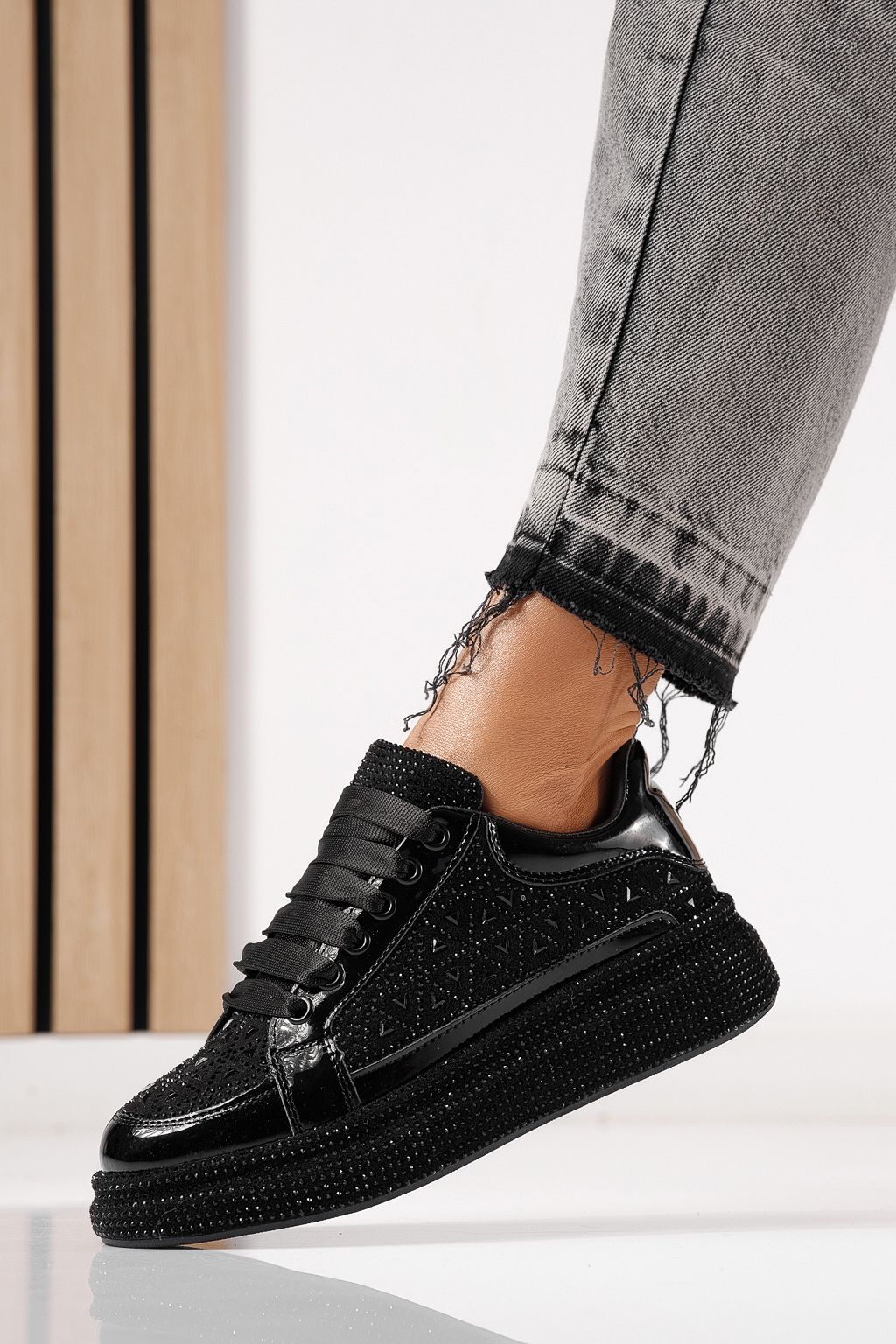 Női sportcipők fekete környezetbarát velúr bőrből készült Ilinca  #24116