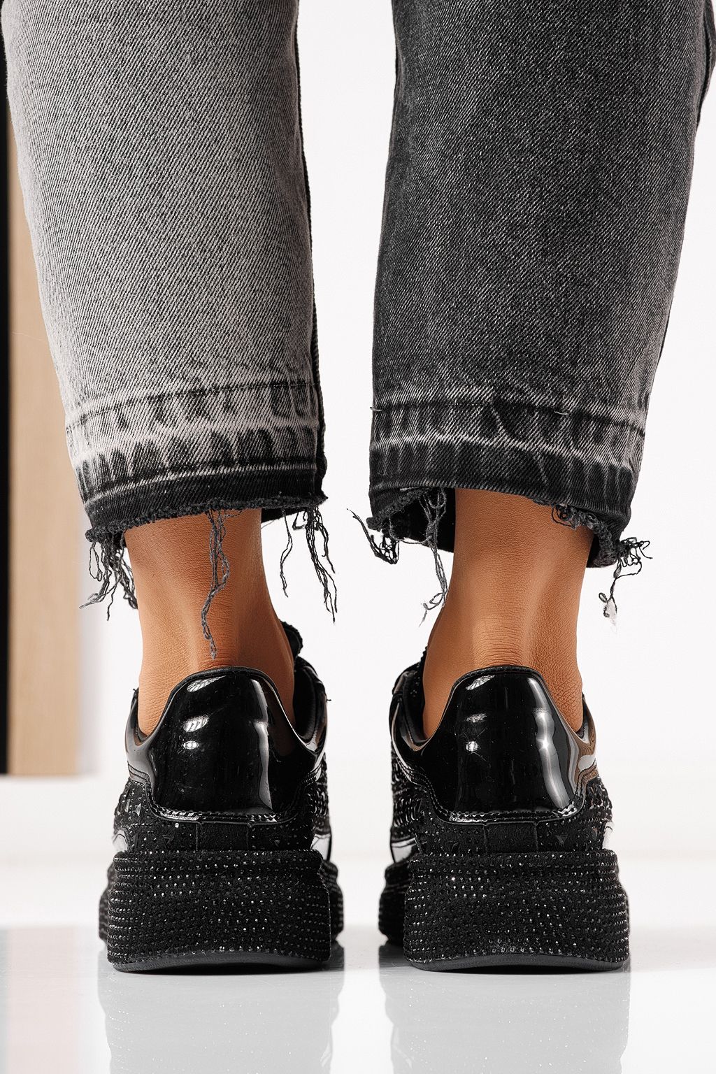 Női sportcipők fekete környezetbarát velúr bőrből készült Ilinca  #24116