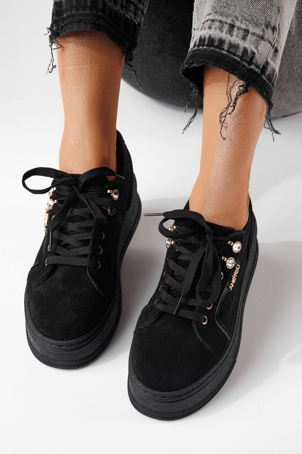 Női sportcipők fekete környezetbarát velúr bőrből készült Crina #24069