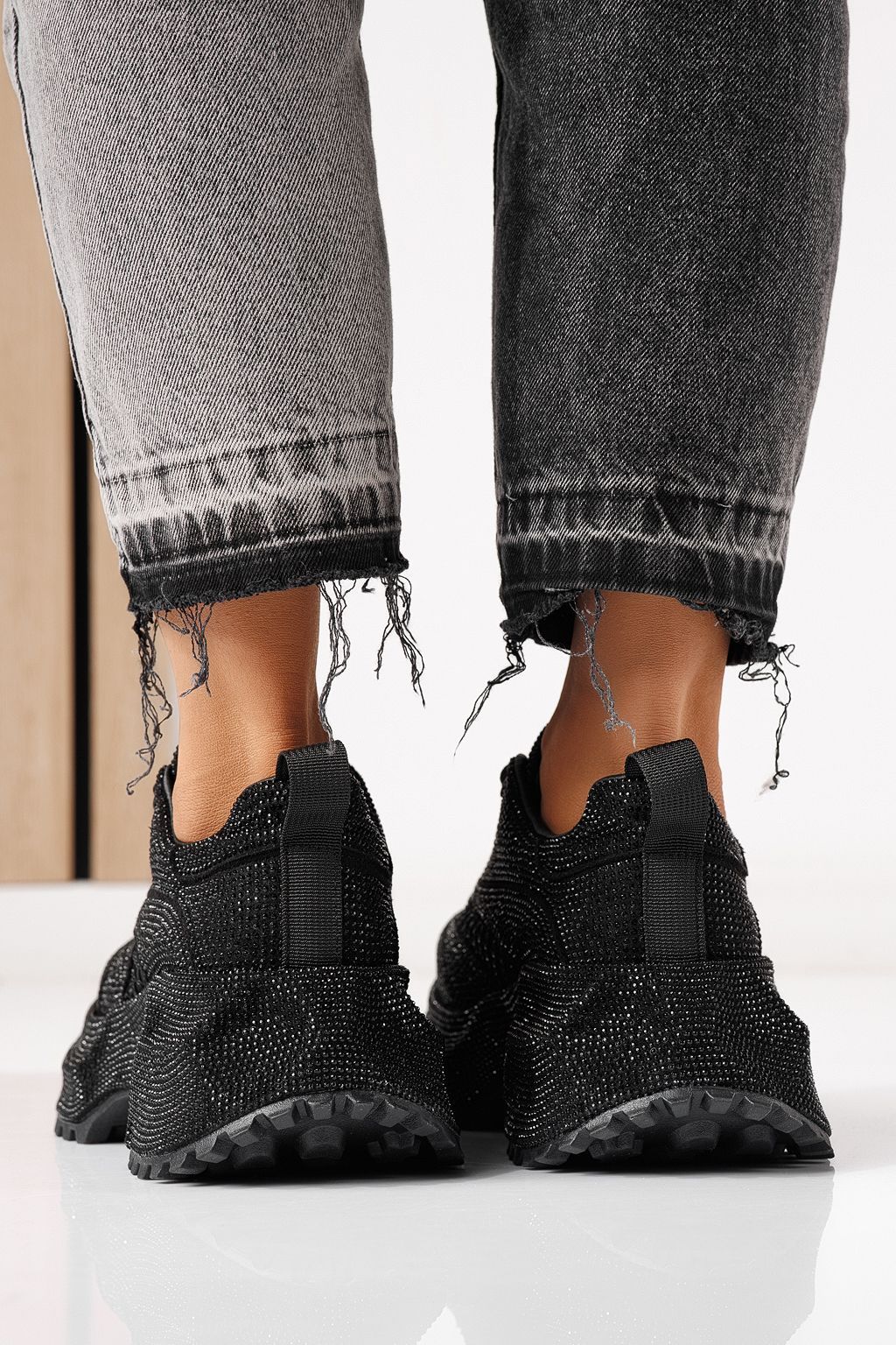 Női sportcipők fekete környezetbarát velúr bőrből készült Gabriela #24105