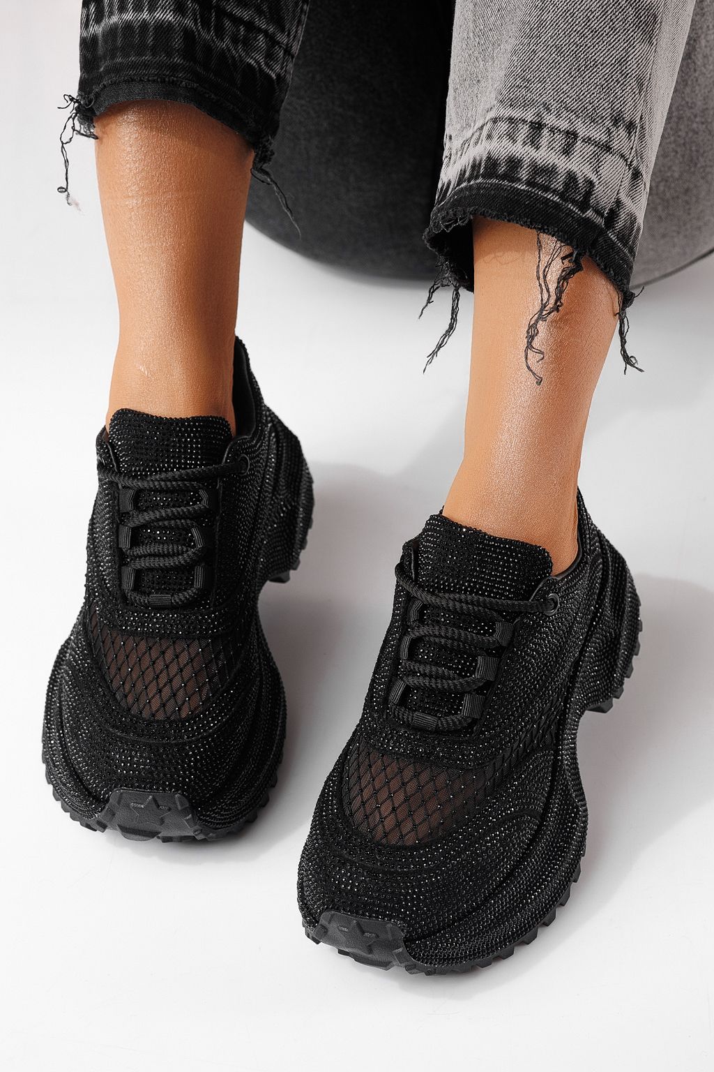 Női sportcipők fekete környezetbarát velúr bőrből készült Gabriela #24105