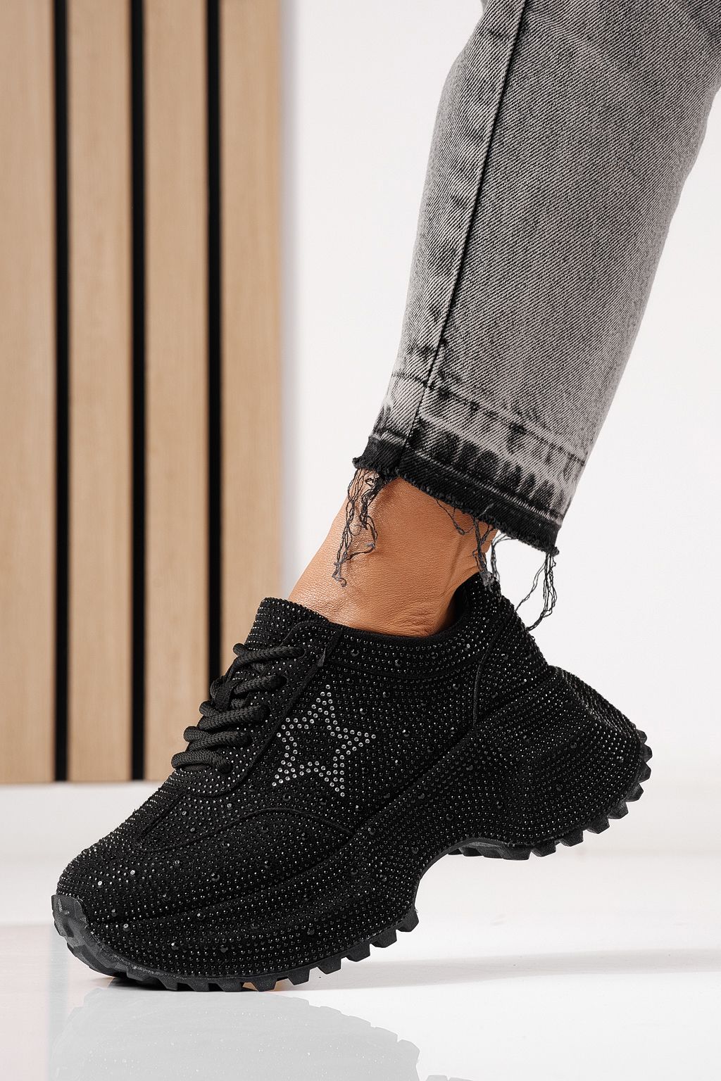 Női sportcipők fekete környezetbarát velúr bőrből készült Iulia #24107