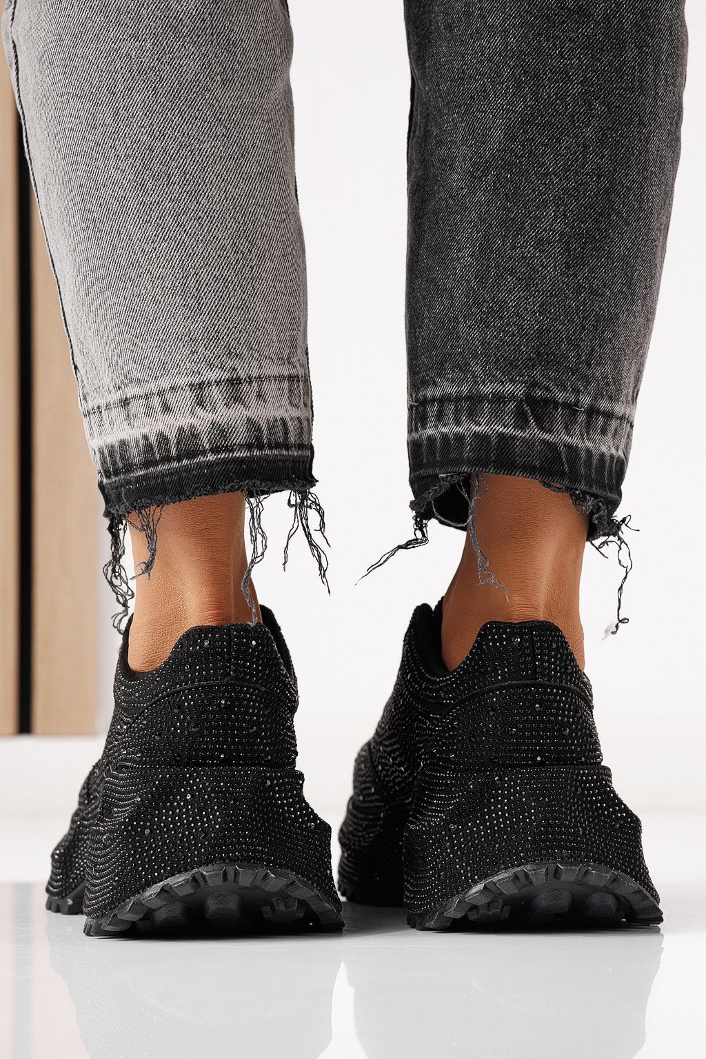 Női sportcipők fekete környezetbarát velúr bőrből készült Iulia #24107