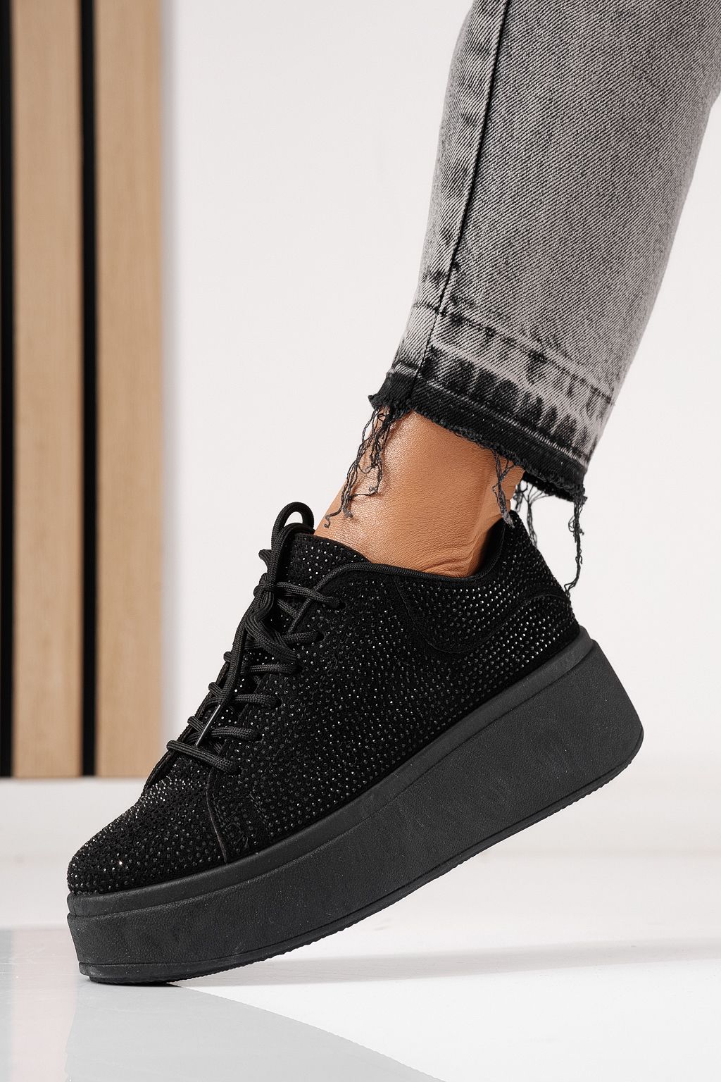 Női sportcipők fekete textil anyagból készült Bianca #24052