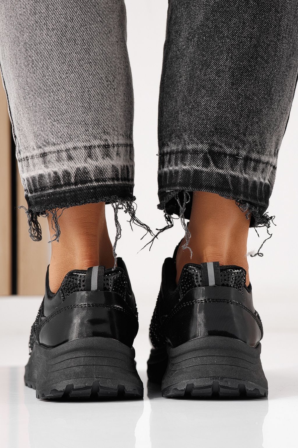 Női sportcipők fekete öko bőrből készült Carolina #24059