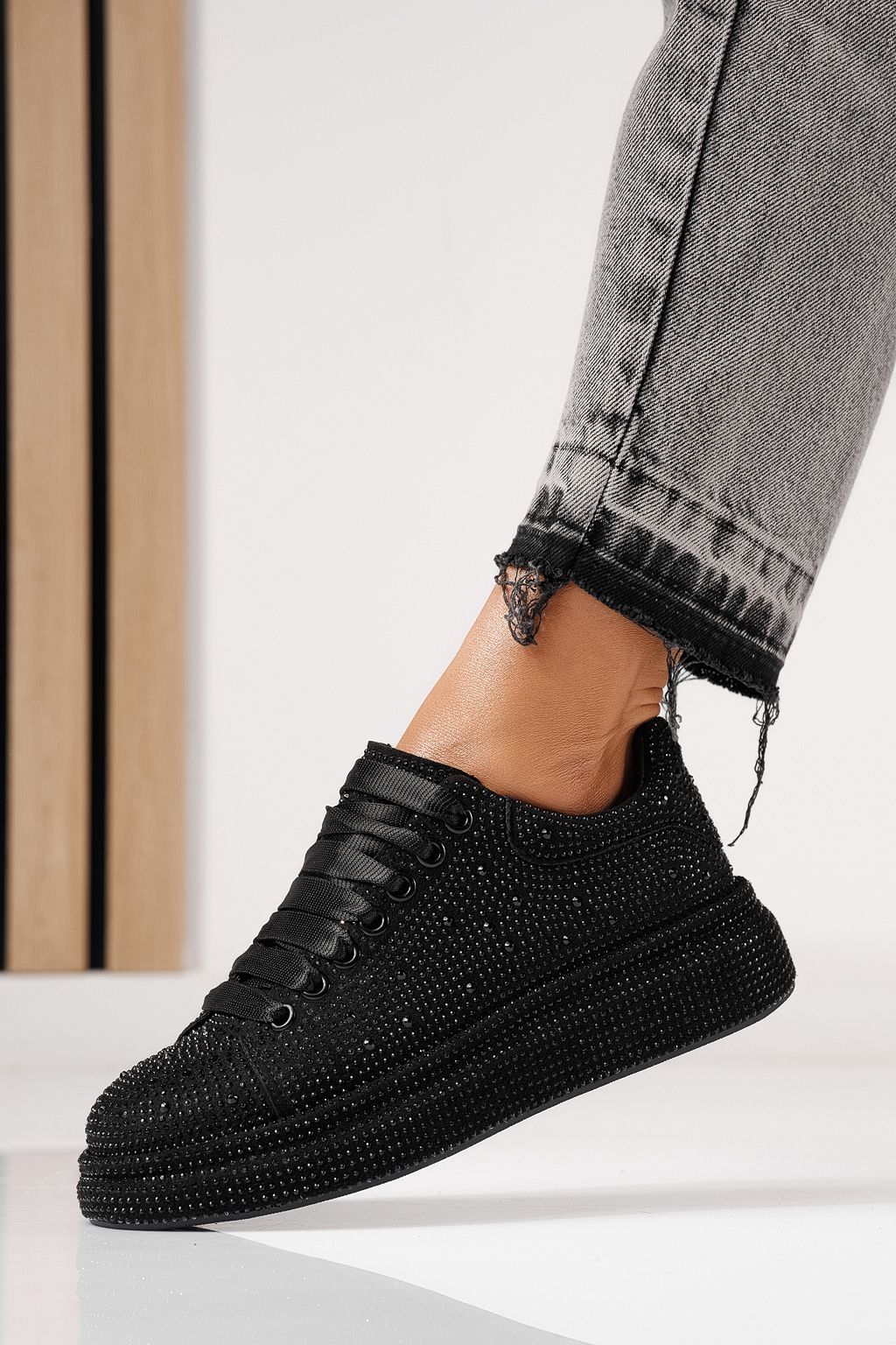 Női sportcipők fekete textil anyagból készült Alexia #24007