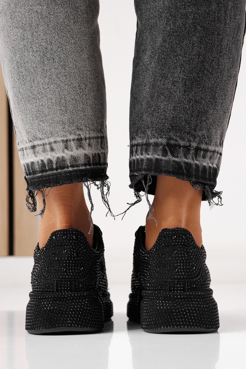 Női sportcipők fekete textil anyagból készült Alexia #24007