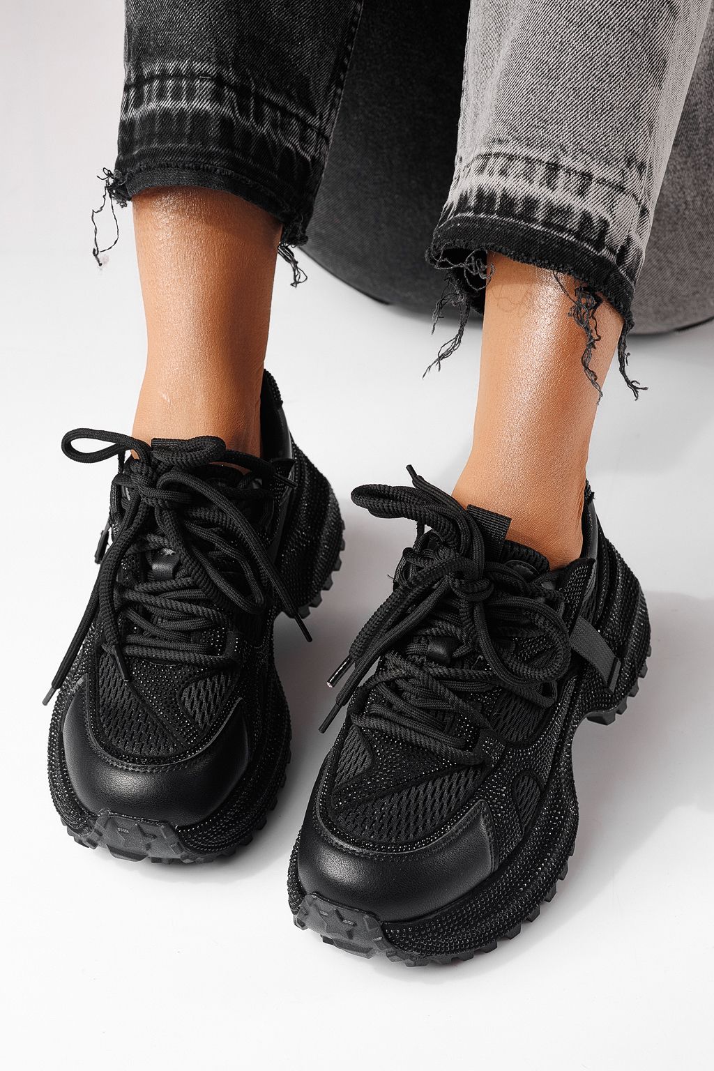 Női sportcipők fekete textil anyagból készült Cezara #24054