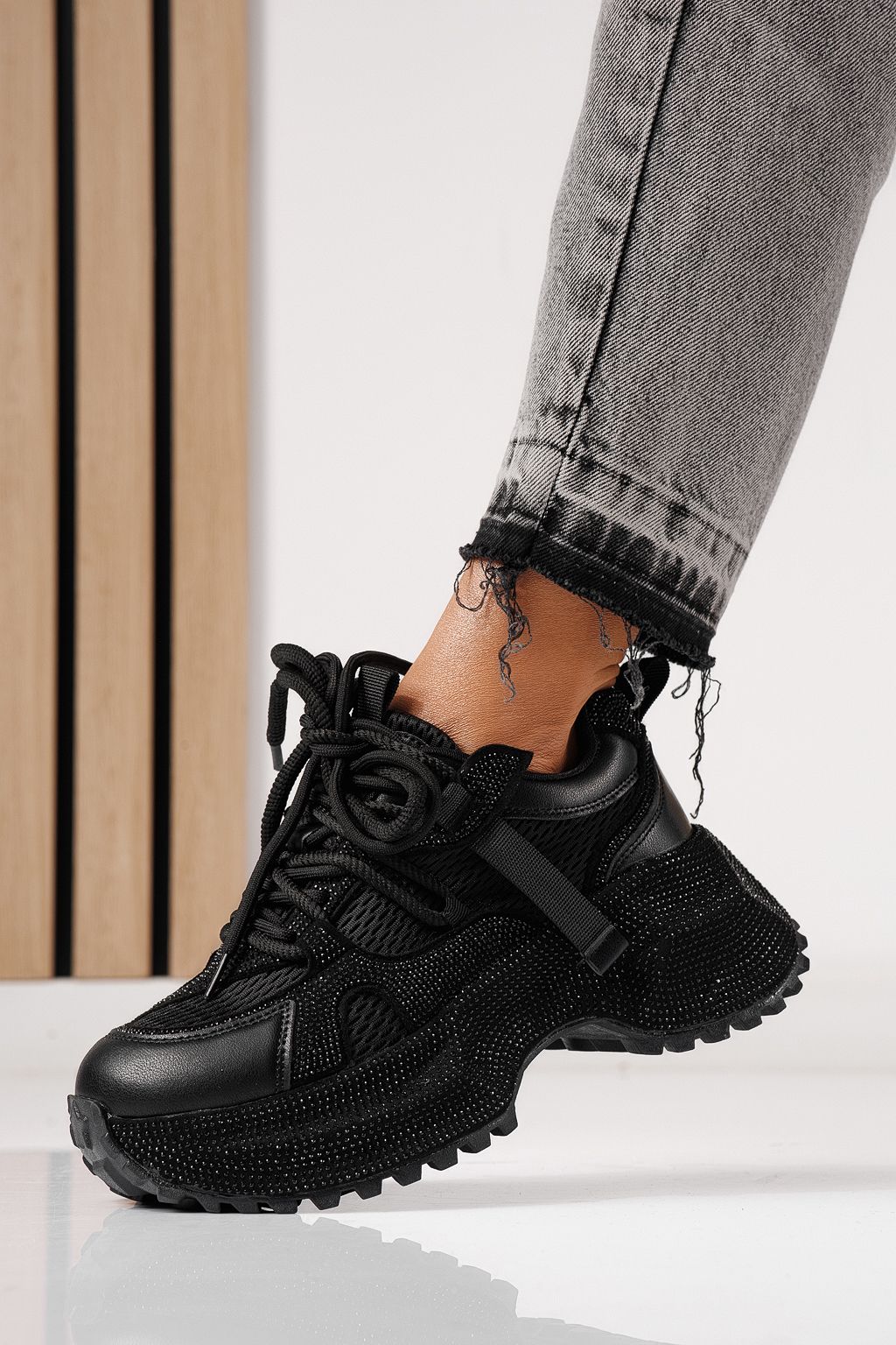 Női sportcipők fekete textil anyagból készült Cezara #24054