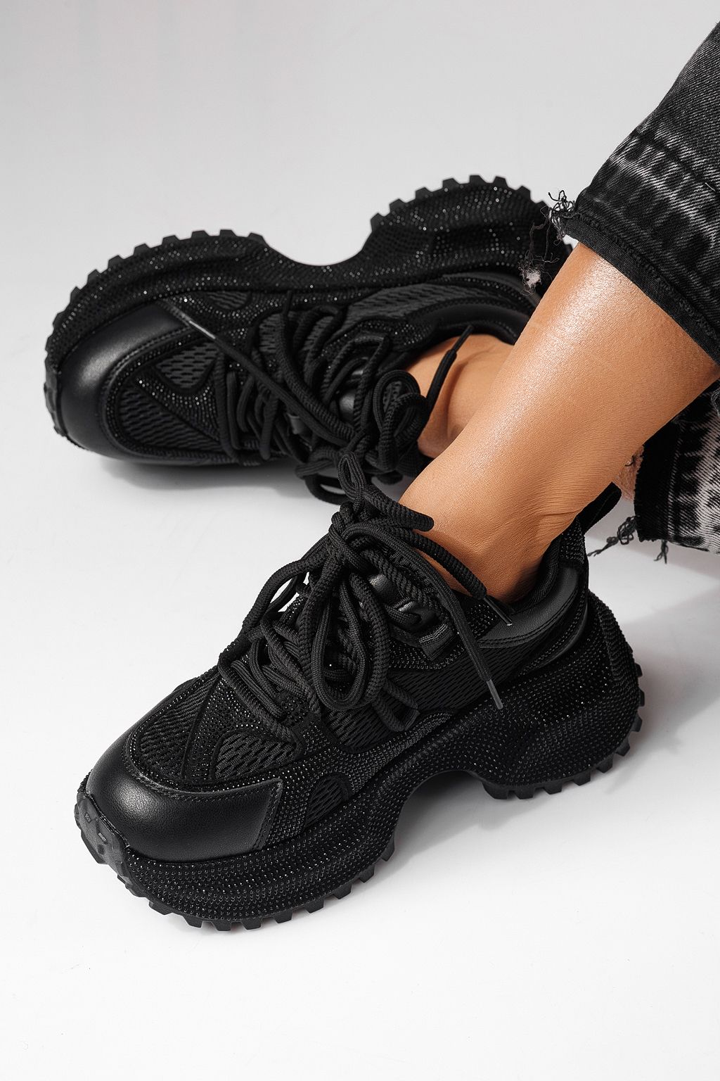 Női sportcipők fekete textil anyagból készült Cezara #24054