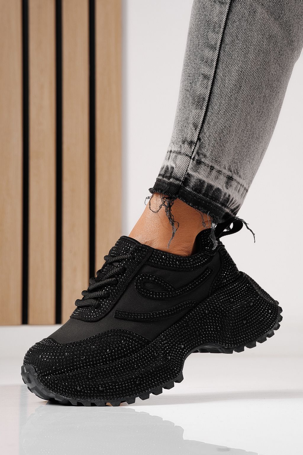 Női sportcipők fekete környezetbarát velúr bőrből készült Ioana #24110