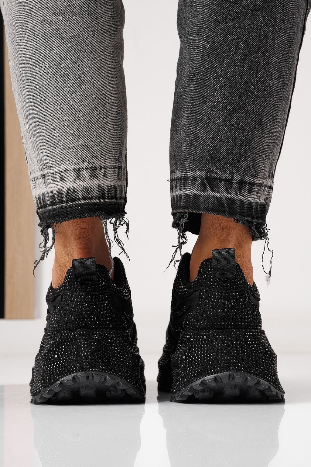 Női sportcipők fekete környezetbarát velúr bőrből készült Ioana #24110