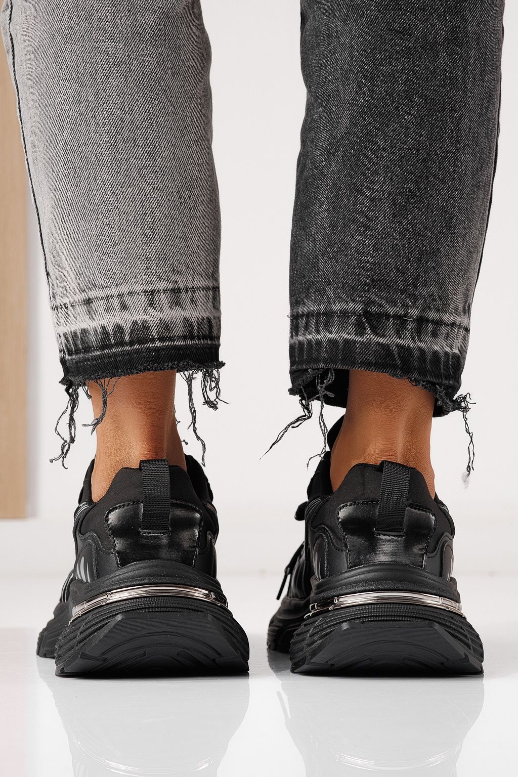 Női sportcipők fekete öko bőrből készült Denisa #24073