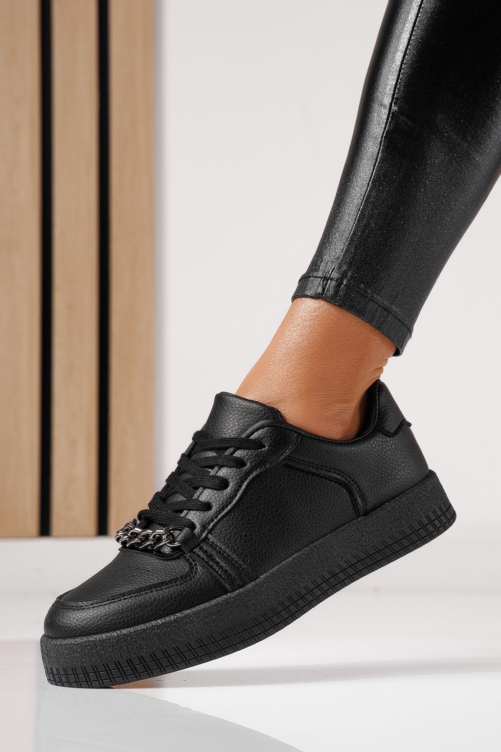 Női sportcipők fekete öko bőrből készült Olivia #24169