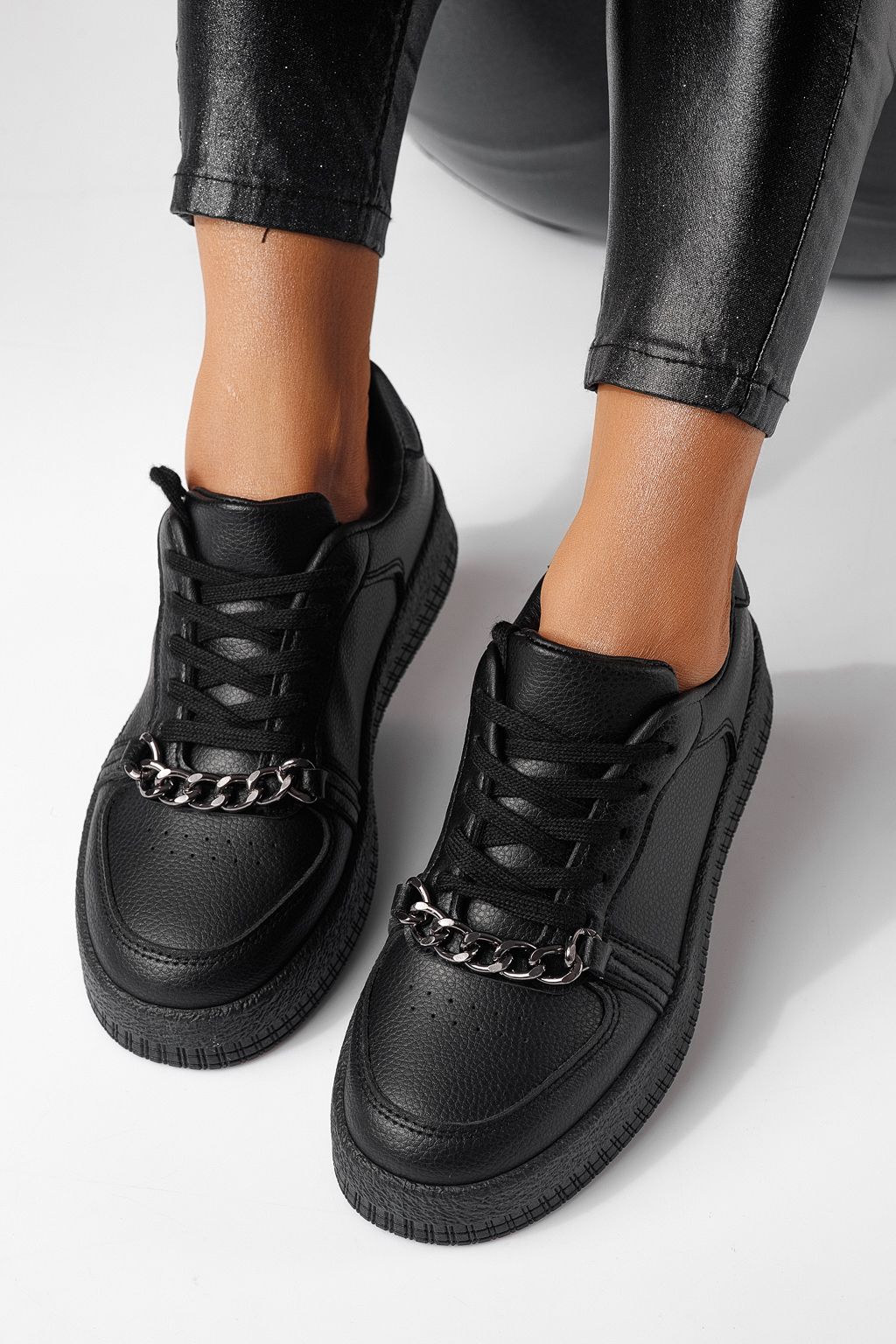 Női sportcipők fekete öko bőrből készült Olivia #24169