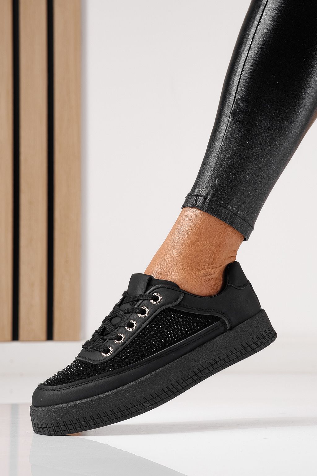 Női sportcipők fekete öko bőrből készült Rania #24177