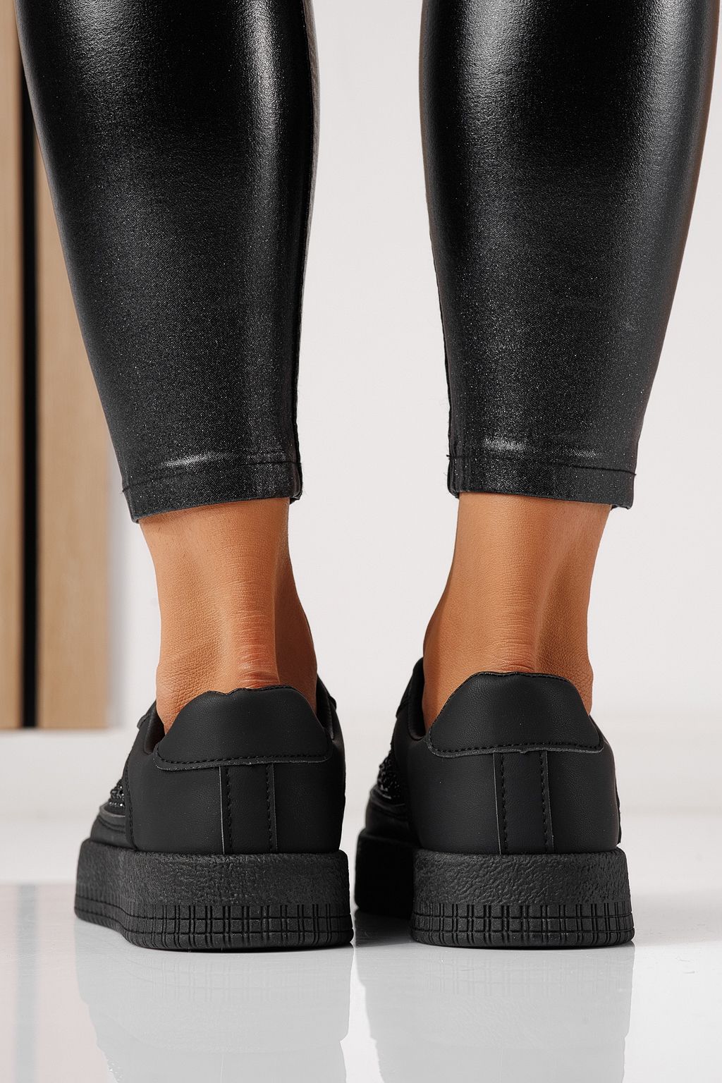 Női sportcipők fekete öko bőrből készült Rania #24177