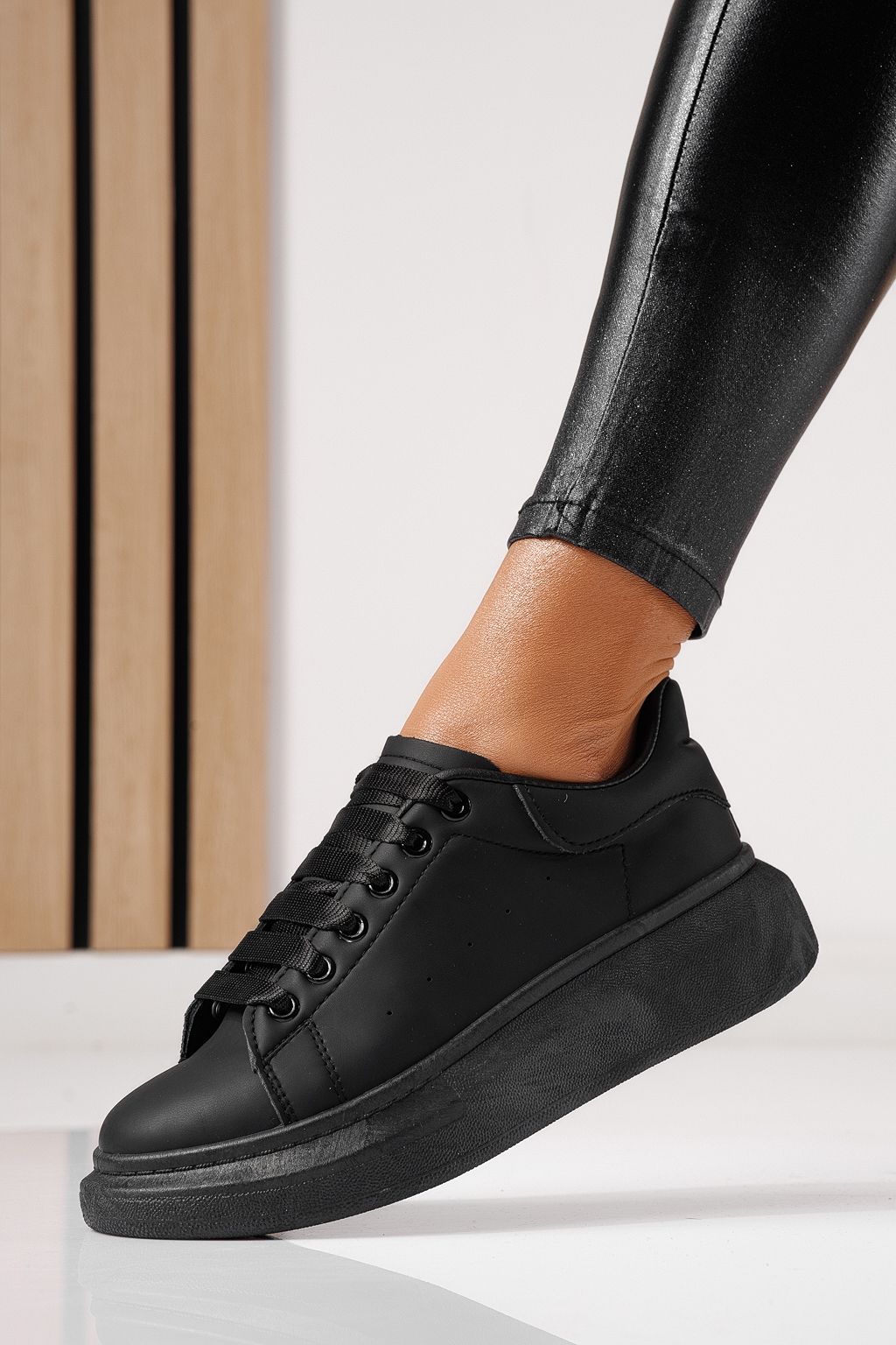 Női fekete ekológikus bőr tornacipő Raya #24197